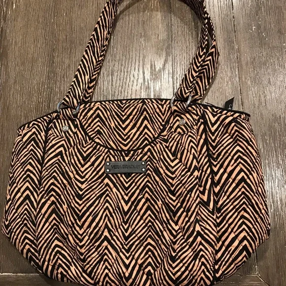 “Vera Bradley” Nice Size Purse - Picture 1 of 7